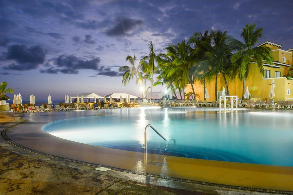 Tesoro Ixtapa Beach Resort Exterior foto