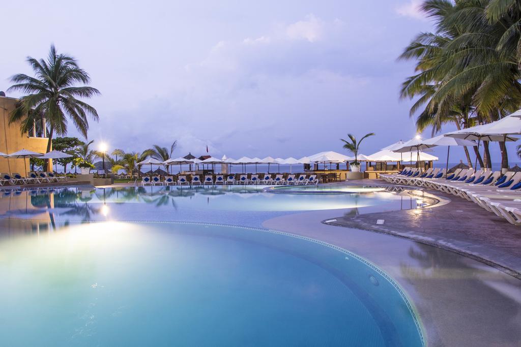 Tesoro Ixtapa Beach Resort Exterior foto
